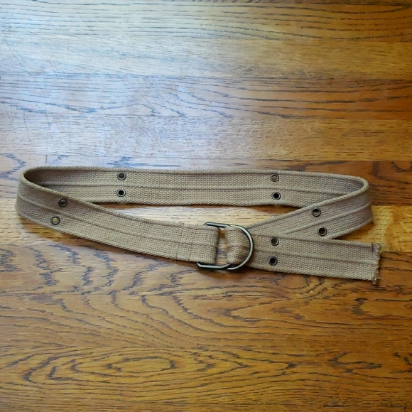 Other - EUC Grommet Detailed Raw Edge Khaki Adjustable Length Belt